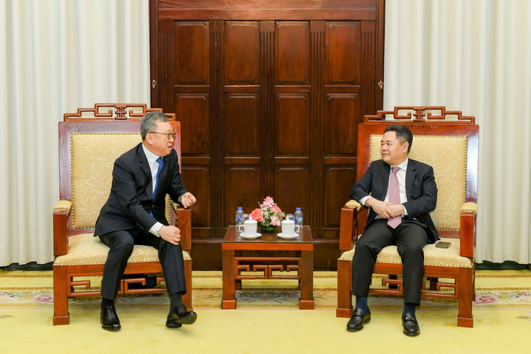 23.4 1 Phó Thống đốc Nguyễn Ngọc Cảnh tiếp Chủ tịch kiêm Tổng Giám đốc Ngân hàng Shinhan Hàn Quốc.jpg